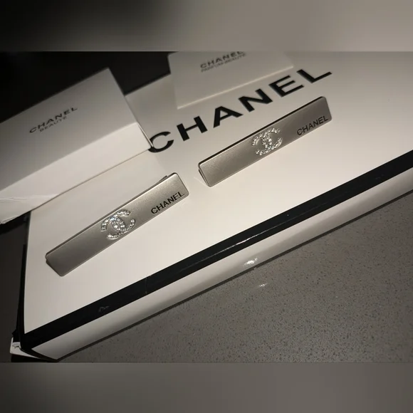 New With Box Chanel Beauty Hair Clip Gift Set 2 Pcs Rare Silver New With Box Chanel Beauty Hair Clip Gift Set 2 Pcs Rare  main image 3